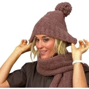 NWT Barefoot Dreams CozyChic Pom Pom Beanie Hat & Scarf Gift Set Chestnut Brown